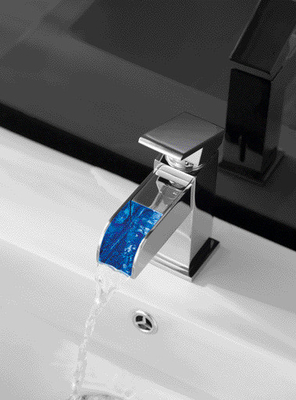 Torneira de lavatório cascata com luz LED Fornecimento de água quente e fria